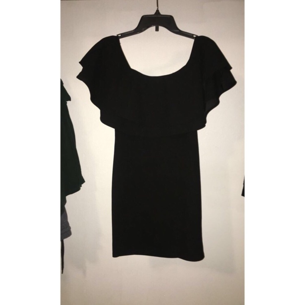 Cute black dress.